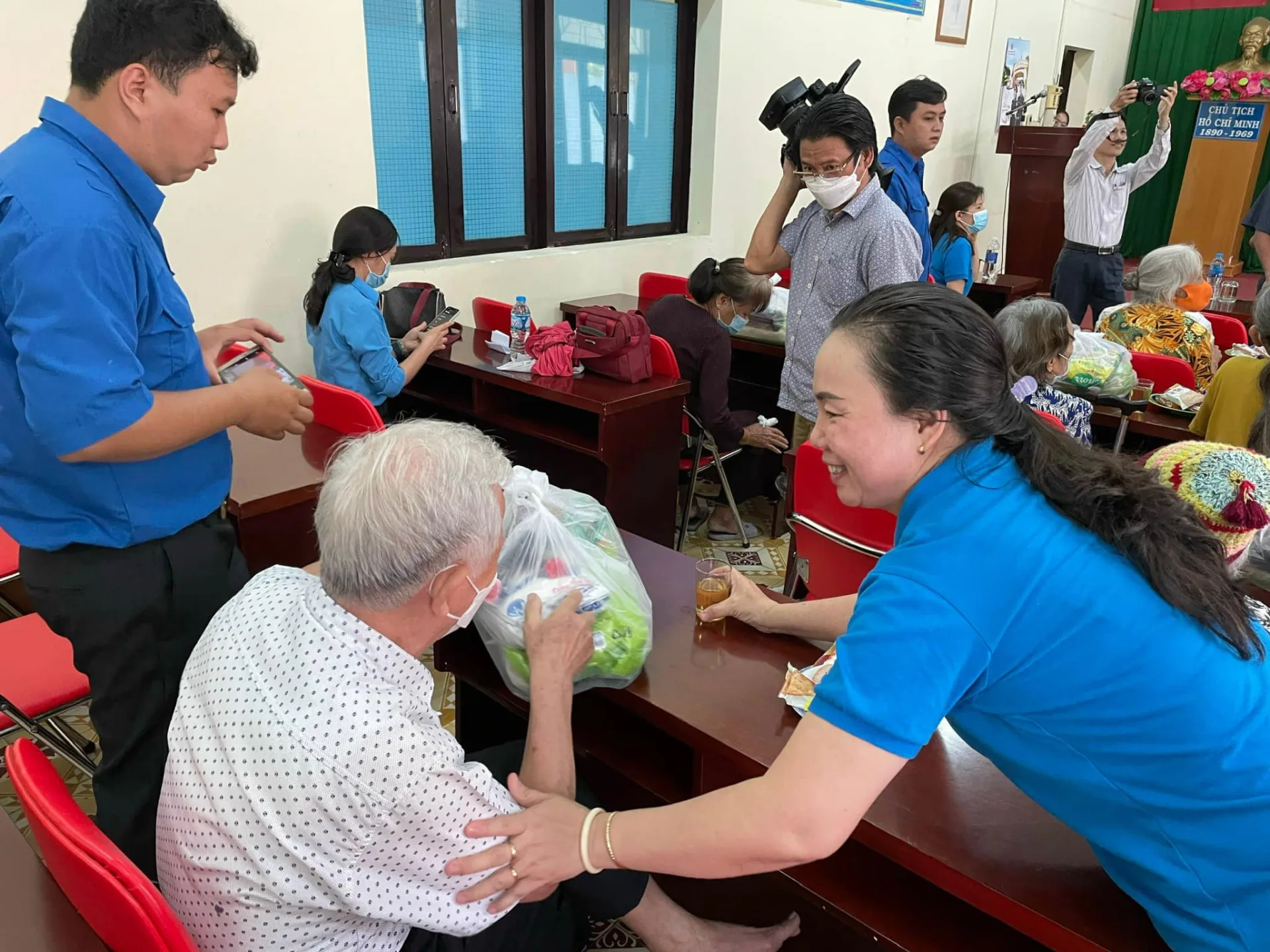 Công Đoàn và Chi đoàn Công ty Cổ Phần Bao bì Vafaco thăm hỏi và tặng quà dưỡng lão Thị Nghè